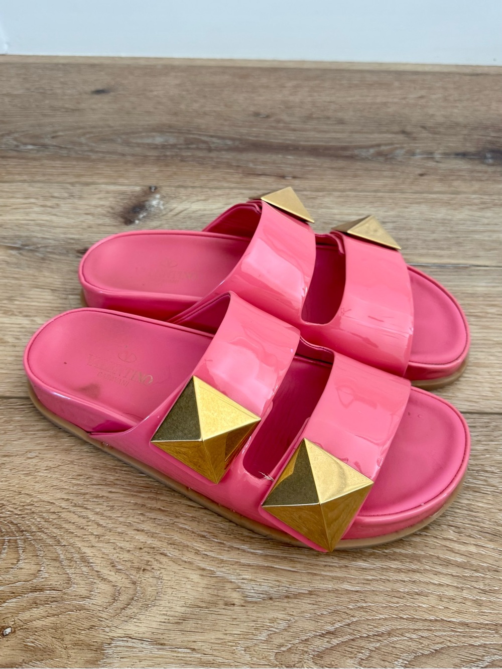Valentino Garavani Pink Roman Stud Slide Sandals - Picture 3 of 4
